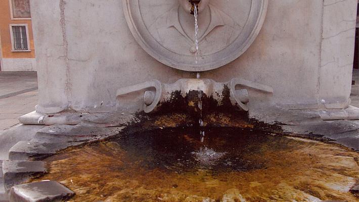 Un sorso d'acqua, ma sarà potabile?