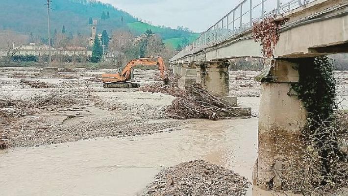 Il gruppo Il Falco della Prociv ha ripulito l'alveo del Baganza