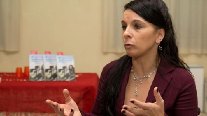 La donna che sfida le barriere in terra e in cielo