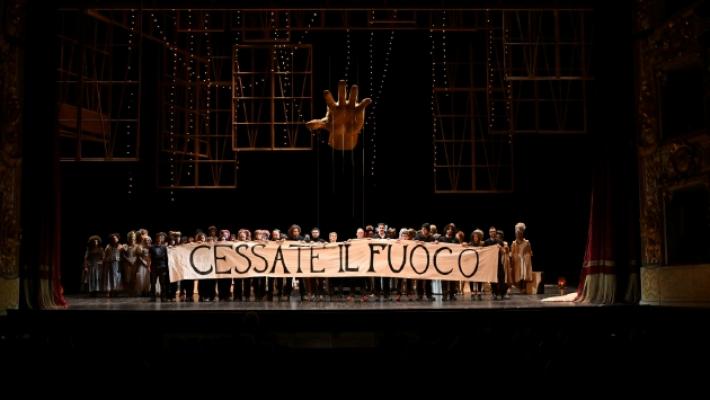 Un «Elisir» da bis e con l'appello «Cessate il fuoco»