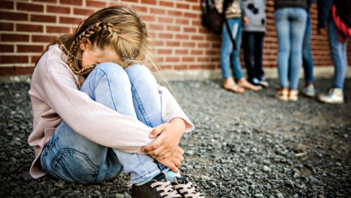 Molesta la figlia 13enne: ristoratore patteggia 2 anni