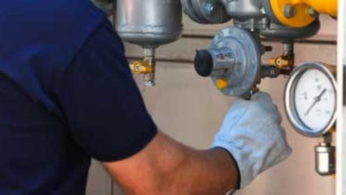 Monticelli, rottura a due condotte: acqua in strada e cali di pressione sulla rete