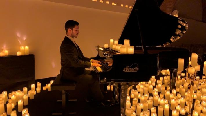 Il parmigiano Francesco Parrino: «Candlelight, il successo dei concerti a lume di candela»