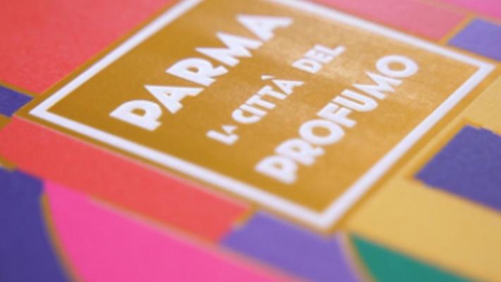 Viaggio in 30 anni di profumi con una mostra fotografica "olfattiva"