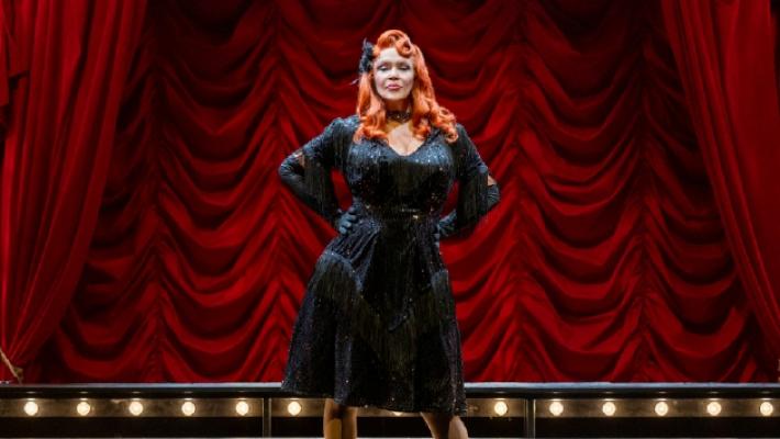 Chiara Noschese, figlia del grande Alighiero, al Teatro Regio: «Per il musical “Chicago” mi faccio in due»