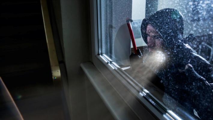 Furti, due raid nello stesso bar