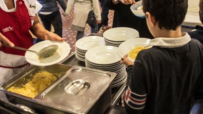 Scuole, la mensa diventa un lusso