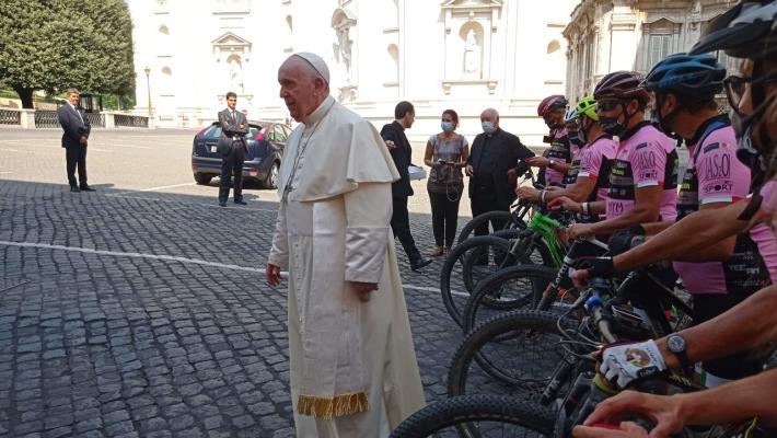 Centinaia di chilometri in bici per sfidare il Parkinson
