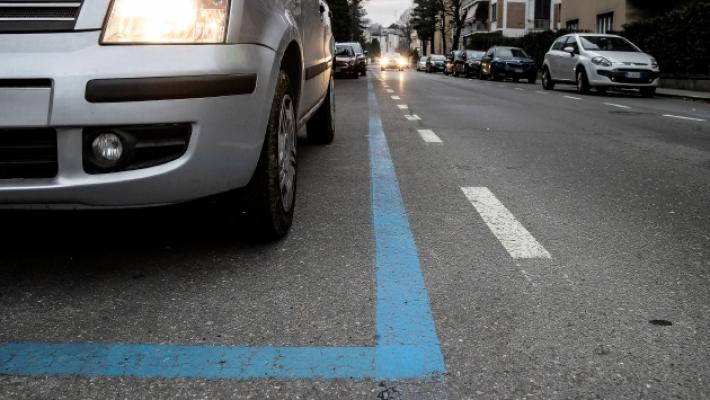 Piano sosta, non si placa la polemica, Vignali: «L'unico vero obiettivo è fare cassa». Forza Italia: «Rivedere le restrizioni sulle auto elettriche»