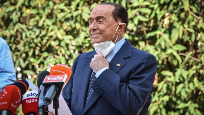  Berlusconi dimesso: "La prova più dura della mia vita"