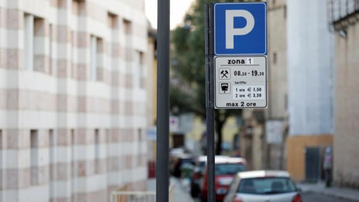 Cantoni (Pd): «Modificare il piano sosta»