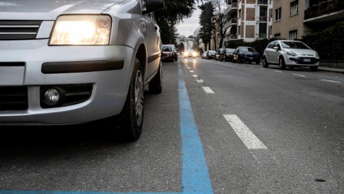 Piano sosta a due velocità: ecco le modifiche che slittano all'estate