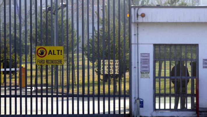 Detenuto incendia di nuovo la cella. I sindacati: "Un altro poliziotto intossicato"