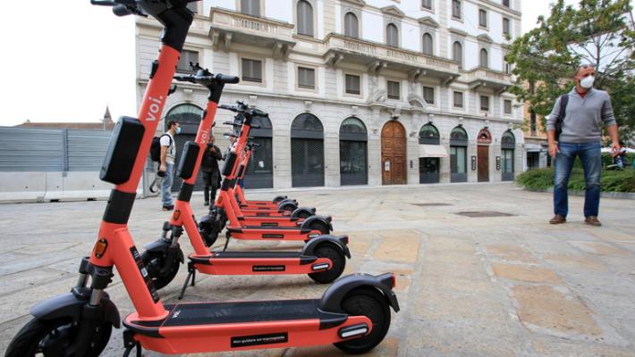 Incidente col monopattino, a Milano manager della società di sharing rischia processo