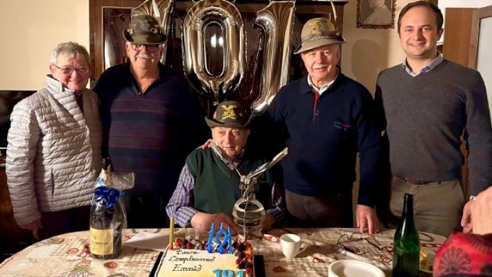 Gli alpini piangono Ennio Colla, l'ultracentenario con la medaglia