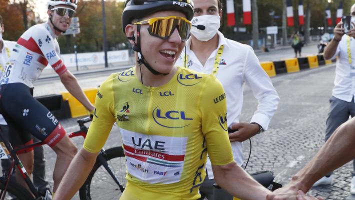Pogacar in trionfo al Tour, ultima tappa a Bennett 