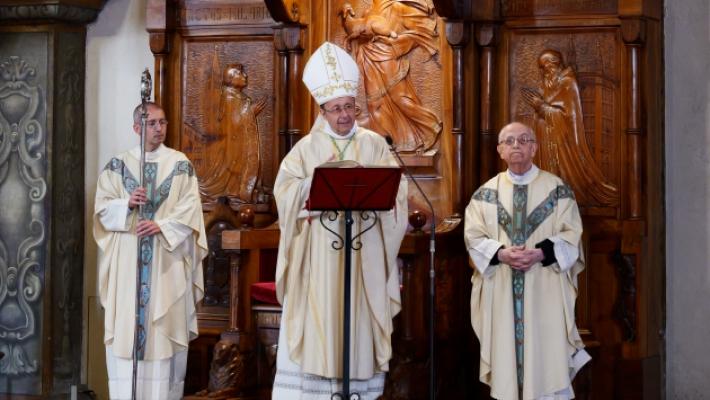 Ricomposta la cattedra di Colli, ieri la messa solenne del vescovo Solmi