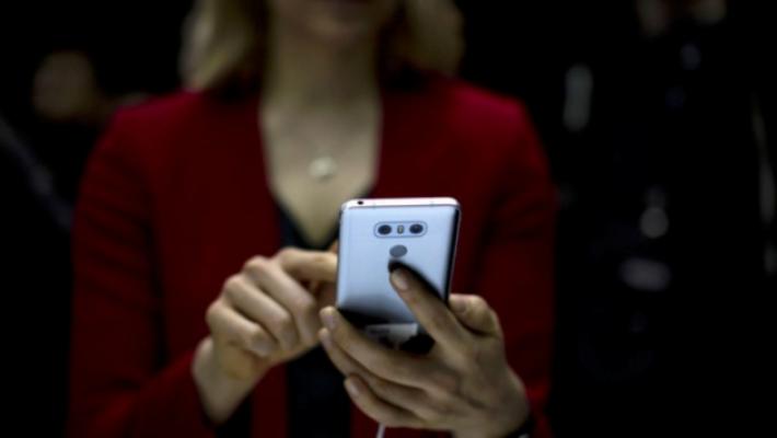 La conosce sui social: si spoglia, ma lei lo filma. Poi parte il ricatto: «Dammi 3.500 euro o diffondo le immagini»