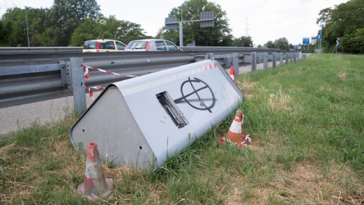 L'autovelox divelto in tangenziale: blitz di un vandalo