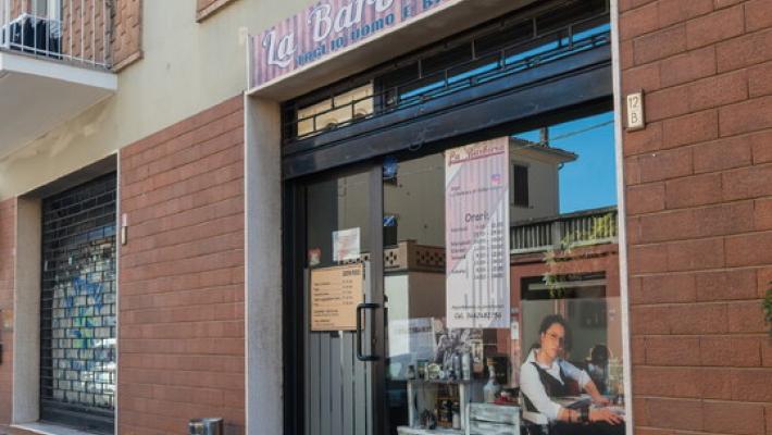 Derubata di notte la barberia di via Carducci
