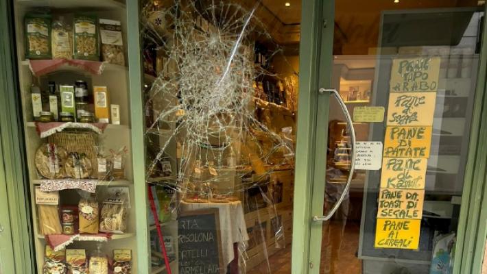 Notte di &laquo;spaccate&raquo;: per i commercianti torna l'incubo