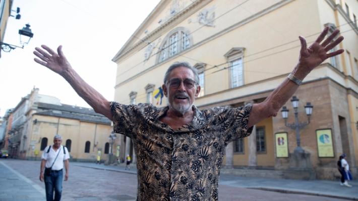 Fabio Testi a Parma inaugura «I Giardini della Paura»: «Solo l'amore può salvarci»
