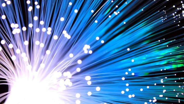 Nuovo sabotaggio in Francia: prese di mira le reti di fibra ottica 