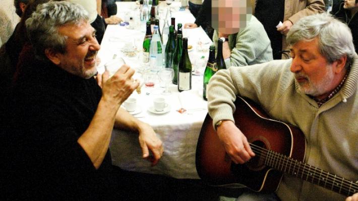 Flaco Biondini in concerto alla Reggia di Colorno: «Guccini, De André e De Gregori sono i padri della canzone d’autore»