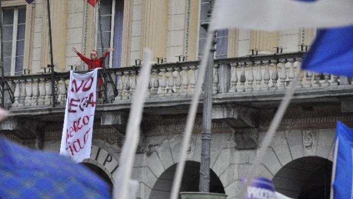 Striscione contro Salvini, denunciata consigliera ad Aosta