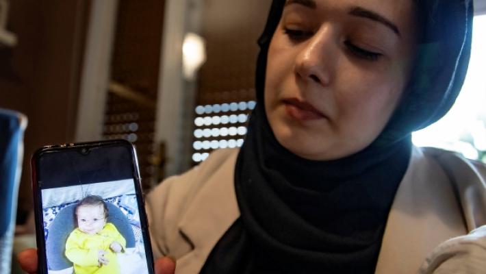 La mamma del bimbo di Gaza morto a Parma: «Perdonami, non sono riuscita a salvarti»