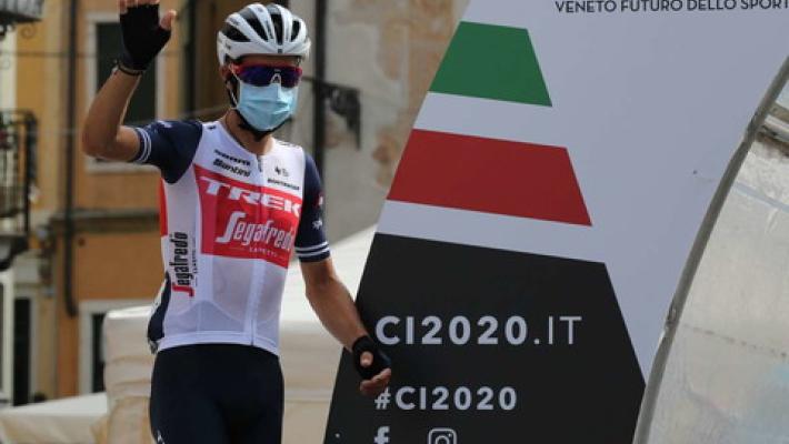 Caicedo vince per distacco la terza tappa al Giro, Almeida in rosa