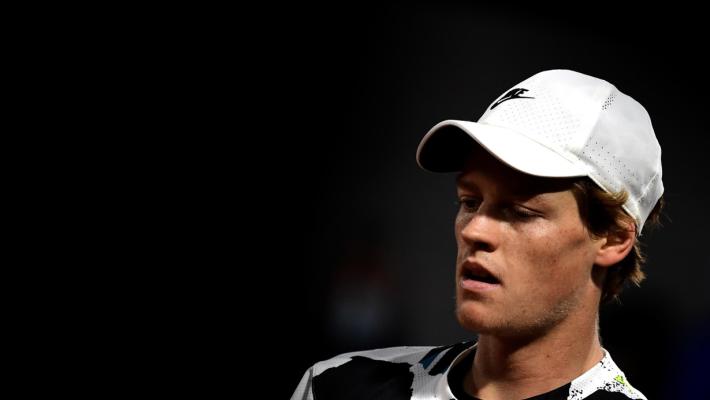 Sinner ci prova ma Nadal vince in tre set e va in semifinale