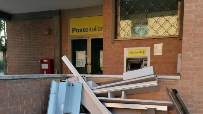 L'ufficio postale non riapre: la protesta dei cittadini (e del sindaco) a Noceto