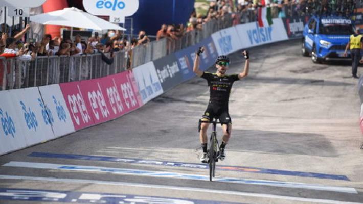 Positivo al coronavirus, Simon Yates si ritira dal Giro d'Italia