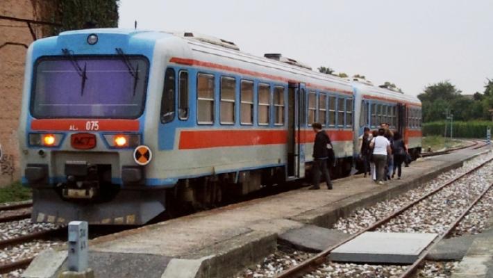 Parma-Suzzara, i treni sono tornati a circolare. E i ritardi sono già pesanti