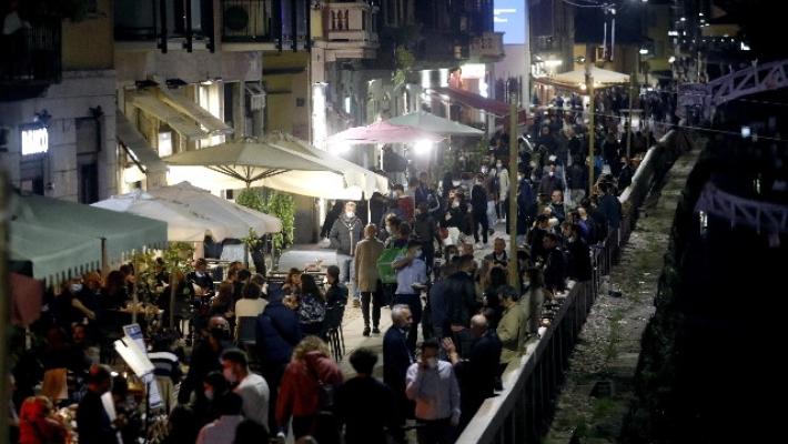 Stop a vetro e lattine: a Milano ordinanza anti movida
