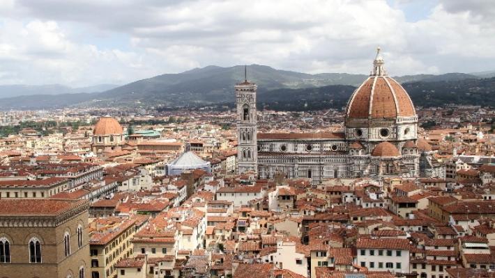 Firenze, dal 15 ottobre lo stop a caddy e risciò