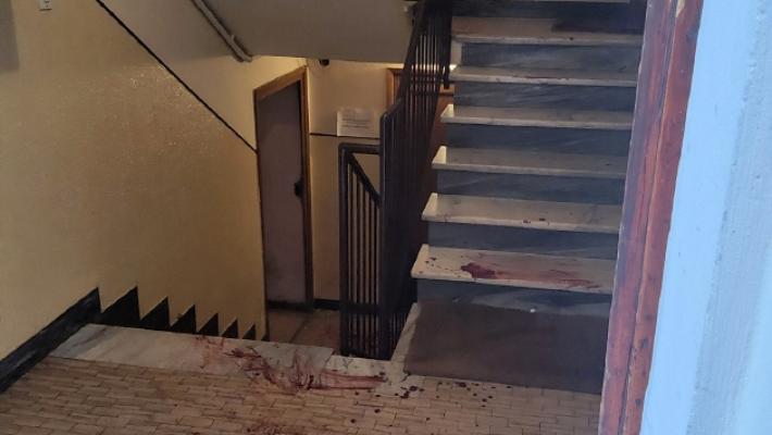 Lite nel palazzo, grave un trentenne