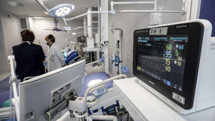 Covid, il direttore della Terapia intensiva del Sacco: "La situazione può esplodere"