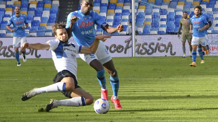 Il Napoli travolge l'Atalanta, la Samp strapazza la Lazio
