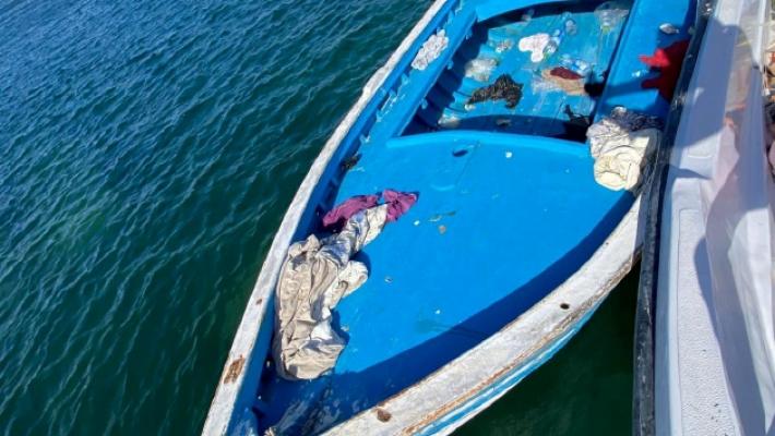 Il legno di un barchino dei migranti diventa violini per le scuole
