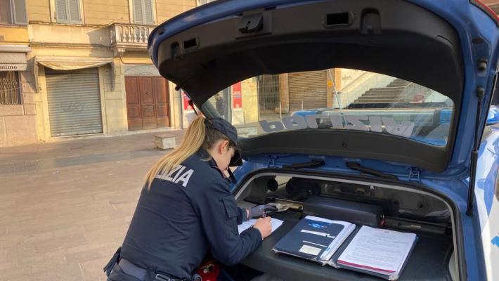 Vanno a prendere l'auto dell'amico fermato dalla polizia ma dovevano essere in quarantena: denunciati