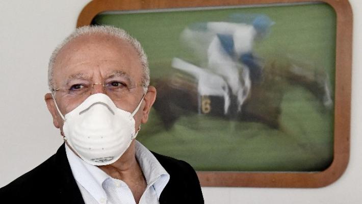 Campania nuovo record di positivi, 2.280. De Luca: "Ad un passo dalla tragedia, chiudiamo tutto"