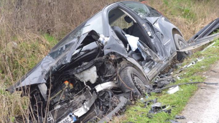 Schianto fra tre auto a Mamiano: una vola nel fosso, gravi due donne