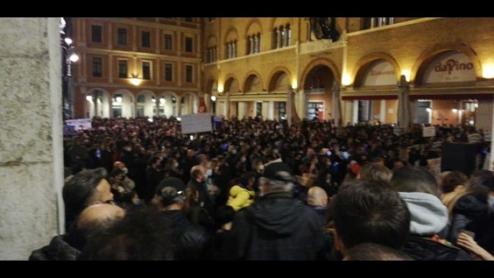 Dpcm: Treviso, 1000 in corteo. La protesta degli operatori economici