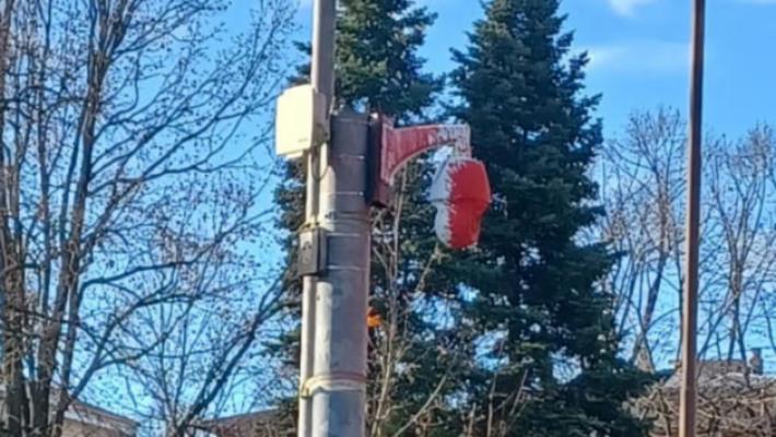 Vernice rossa sulle telecamere: nel mirino il parco Ferrari