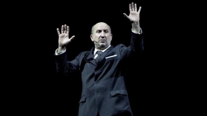 La satira dei «Personaggi» di Albanese: «I figli di Cetto La Qualunque fanno ridere anche me»