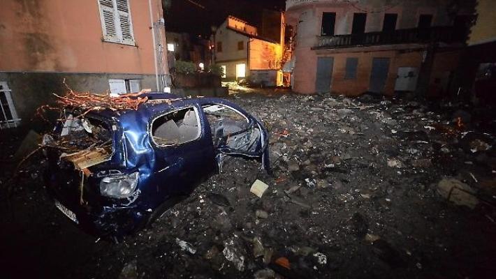 Malore per un "angelo del fango": una giovane in rianimazione