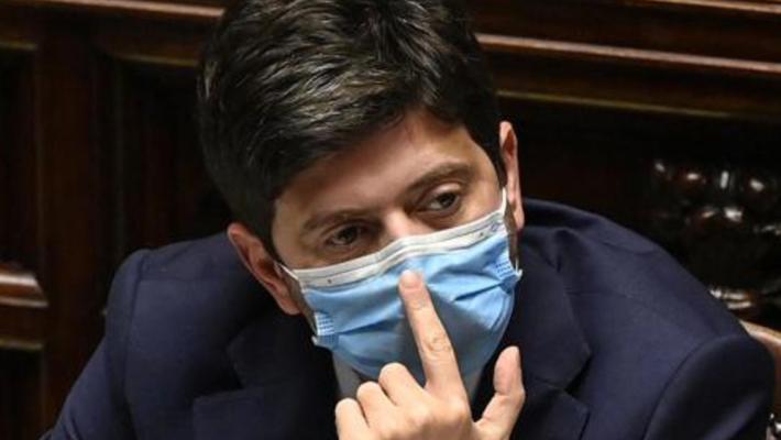 Covid, Speranza: "Curva dei contagi terrificante, abbiamo 48 ore per la stretta"