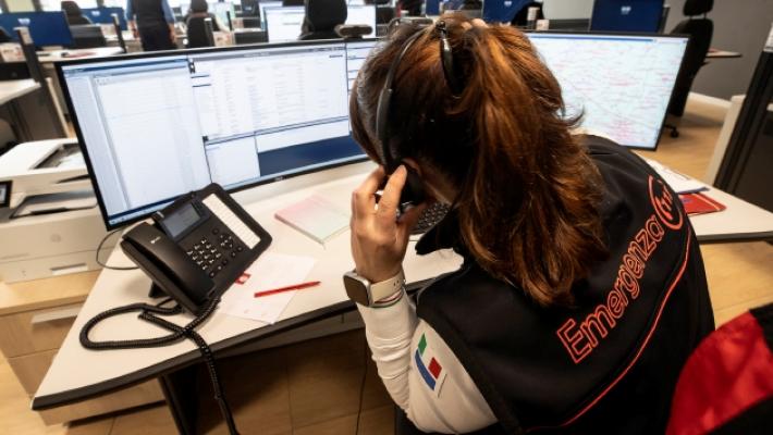Attivo anche a Parma il numero unico 112. Gli operatori: «Servono pazienza, velocità e umanità».